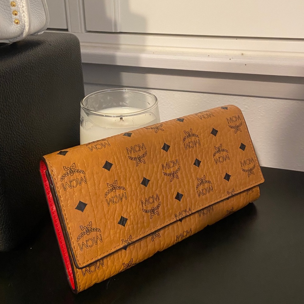 MCM signature wallet